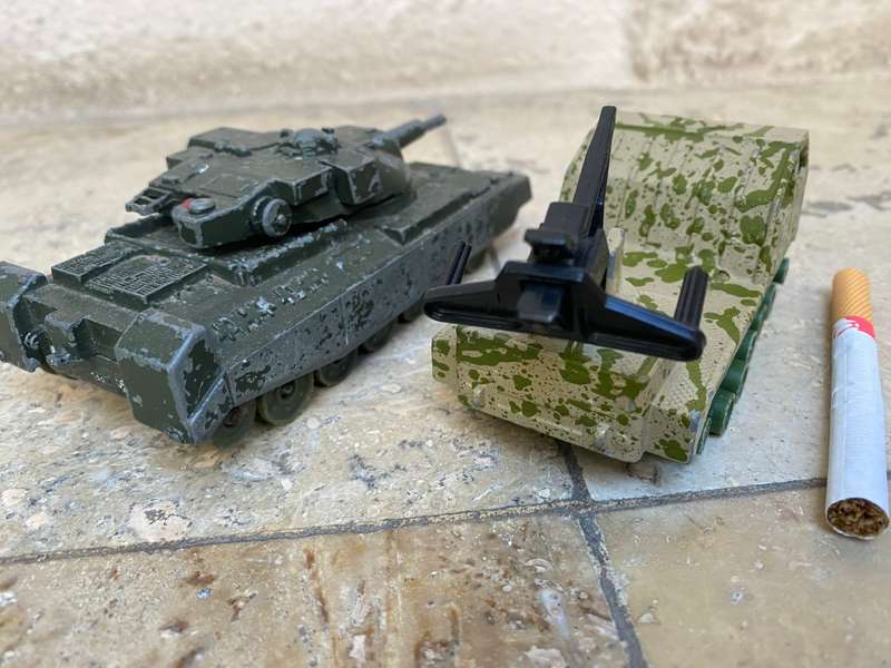 Vintage army matchbox Lesney battle kings hawk launcher and corgi chieftain tank