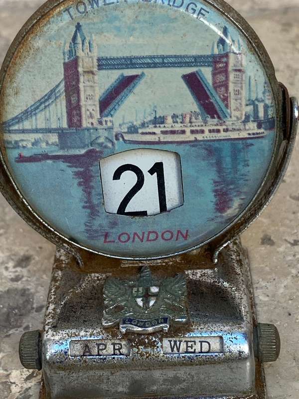 Vintage perpetual calendar flip date souvenir London chrome metal