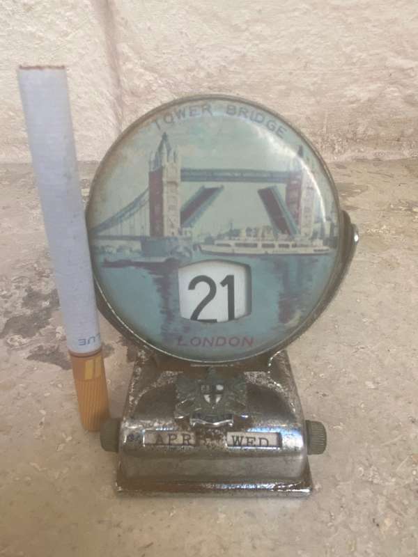 Vintage perpetual calendar flip date souvenir London chrome metal