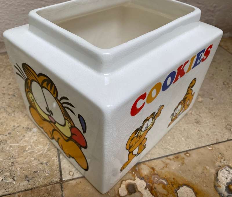 Vintage animated Garfield porcelain cookie jar no lid