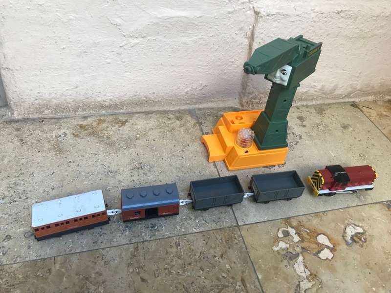 tomy the train cranky the crane gullane thomas 2002 salty the train Annie sodor mail plus 2