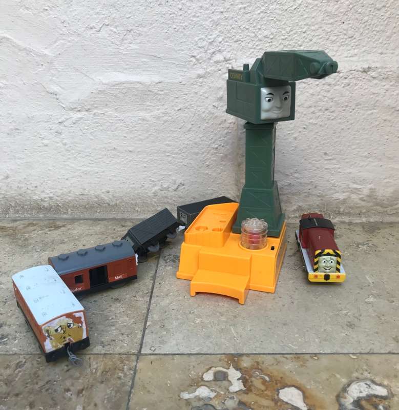 tomy the train cranky the crane gullane thomas 2002 salty the train Annie sodor mail plus 2