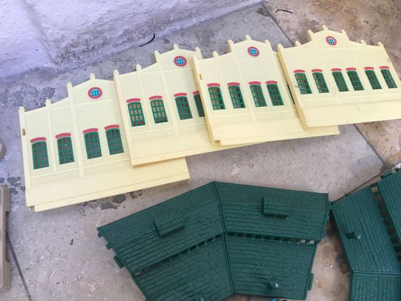 Vintage Tomy train station SET 2006 Sold as spares