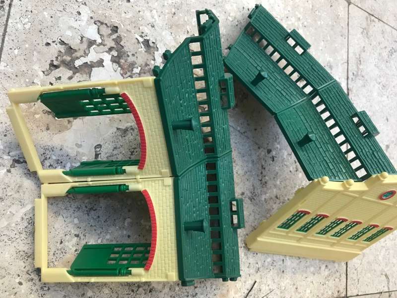Vintage Tomy train station SET 2006 Sold as spares