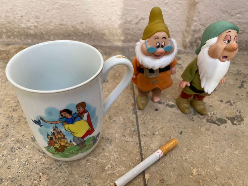 Disney collection Snow White mug with 2 dwarf figure dolls