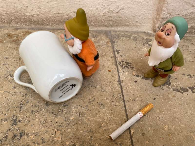 Disney collection Snow White mug with 2 dwarf figure dolls