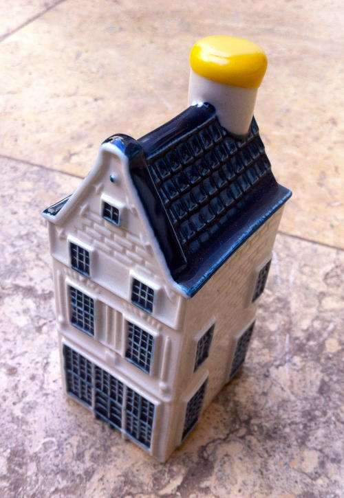 SEALED BLUE DELFT'S KLM BOLS HOUSE (NO 8)