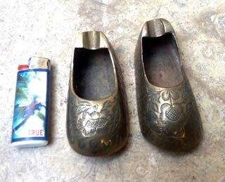 brass pair shoes ashtray