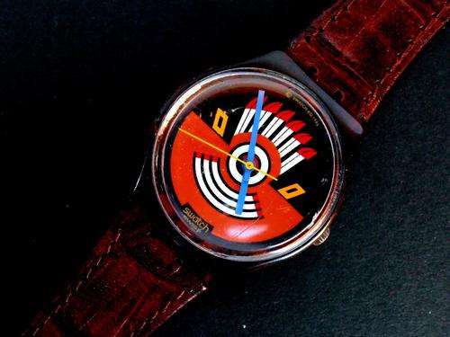 Vintage 1986 SWATCH "RUFFLED FEATHERS" GF100