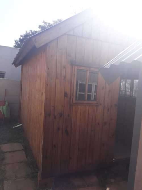 Wendy House (3.5 x 2.5m) with bathroom