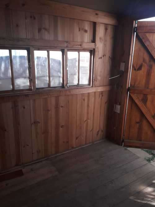 Wendy House (3.5 x 2.5m) with bathroom