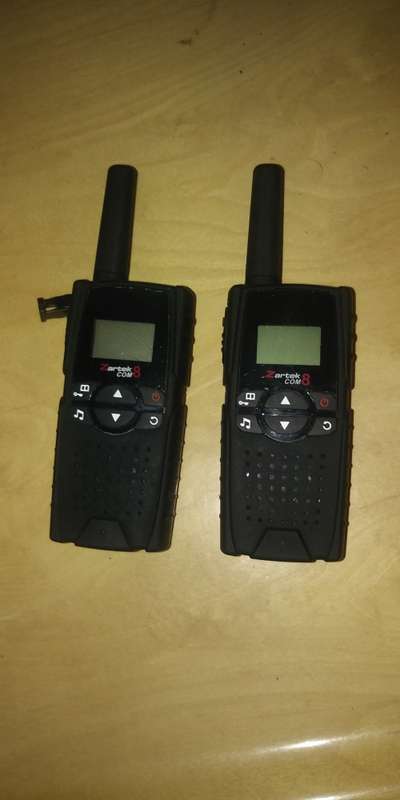 Zartek - COM8 Twin Pack Two Way Radios / baby monitor - Black