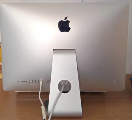 21.5 Inch Apple Imac Late 2013, as new!