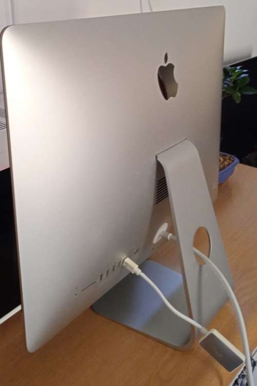 21.5 Inch Apple Imac Late 2013, as new!