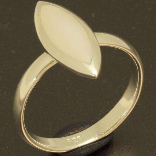 Solid 925 Sterling silver with natural Mother Of Pearl ring, size 5.5
