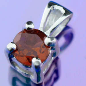 Solid 925 Sterling Silver & Garnet pendant 10mm + 0.99g