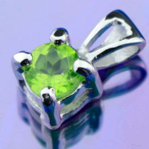 Solid 925 Sterling Silver & Peridot pendant 10mm + 1.04g