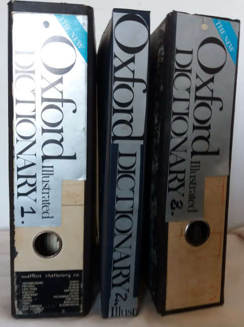 The new Oxford illustrated dictionary - complete volume in separate issues (Circa 1978)