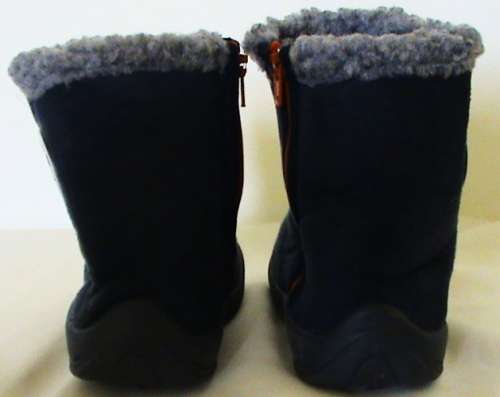 Size 7 childrens casual zip up boots / slippers