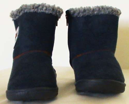 Size 7 childrens casual zip up boots / slippers