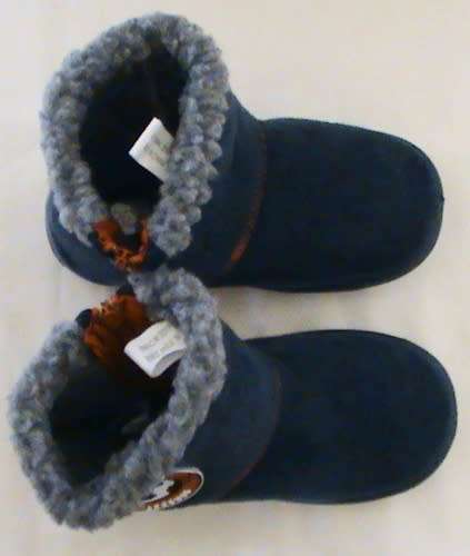 Size 7 childrens casual zip up boots / slippers