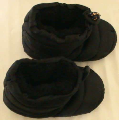 Size 10 child's casual quilted boots / slippers