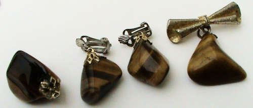 Vintage 4 Piece Tiger Eye Jewellery Ensemble - Clip on Earrings, Brooch & Pendant