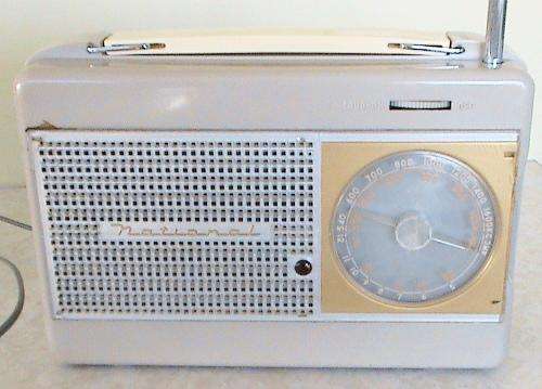VINTAGE National Valve (4 Vacuum tube) Portable Radio - Extremely RARE.