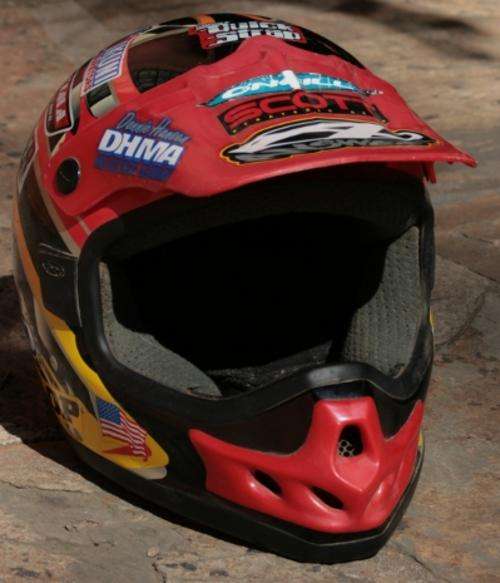 THH MOTOCROSS/ DIRT BIKE HELMET - SIZE ADULT XL