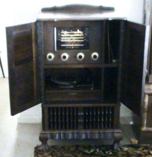 EKCO A145 RADIOGRAM in SOLID TEAK 2 door cabinet (WORKING)- circa 1940's