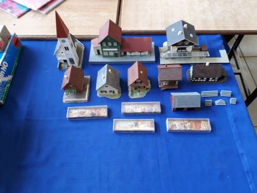 Various HO Model Railway buildings and figures For Sale