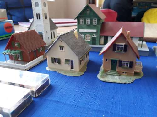 Various HO Model Railway buildings and figures For Sale