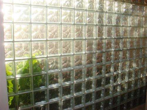 Glass blocks, 165pcs each measuring 19cm x 19cm, total area 2,1m x 2,9m