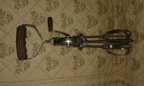 LARGE VINTAGE MIXER WITH WOODEN HANDLE