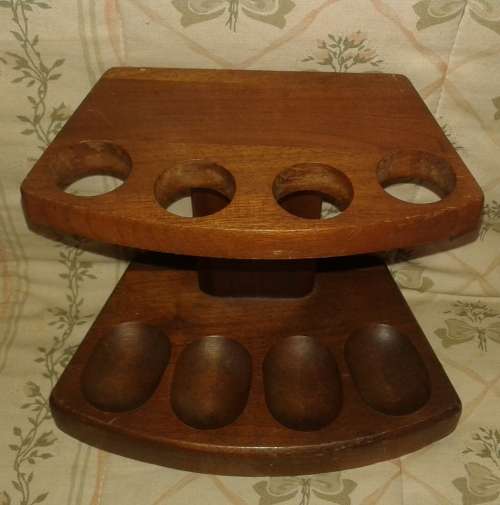 A BEAUTIFULL VINTAGE PIPE STAND - CAN HOLD 4 PIPES