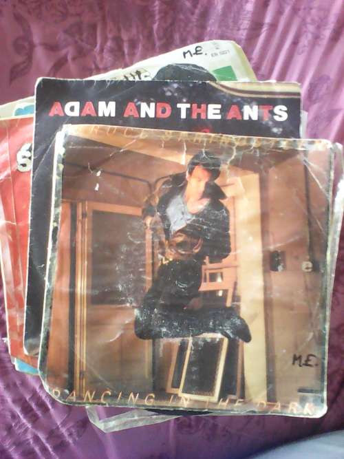 106 x 7" singles 45rpm - various artists and music (mostly from 70's & 80's )