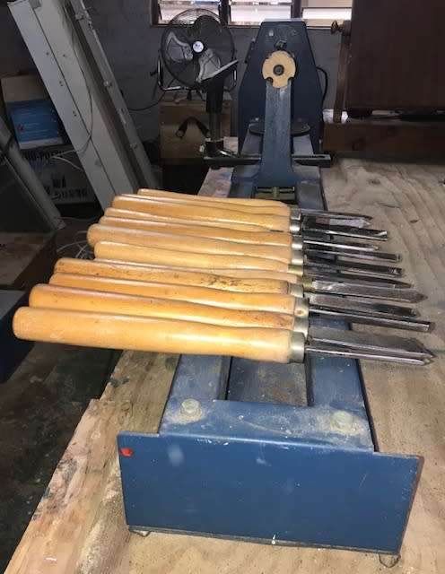 Wood Lathe + Set of Woodturing Chisels