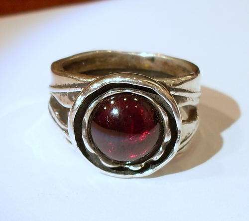 Handmade solid 925 Sterling Silver Garnet ring