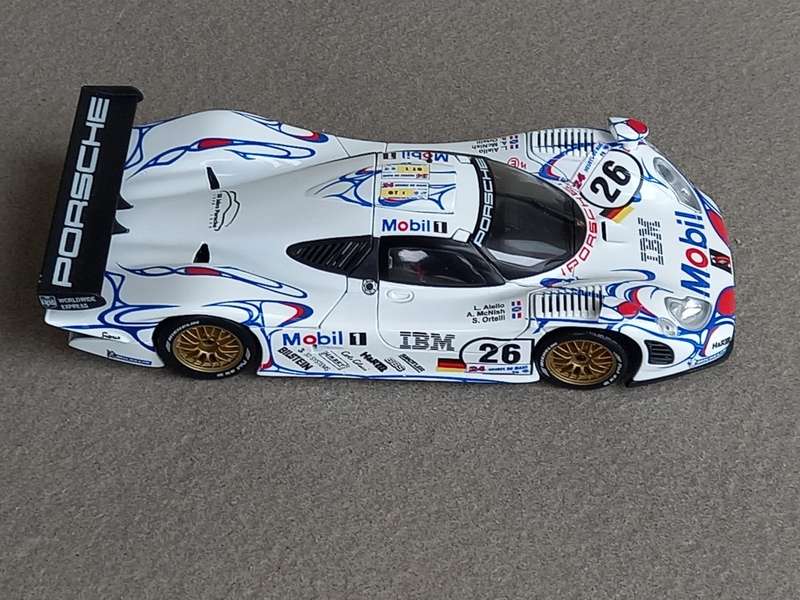 Porsche 911 GT1-98 - 1/18 - LeMans winner 1998 - Maisto