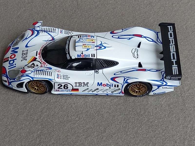 Porsche 911 GT1-98 - 1/18 - LeMans winner 1998 - Maisto