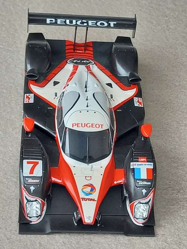 Minichamps 1/18 Peugeot 908 HDi FAP Le Mans winner 2009