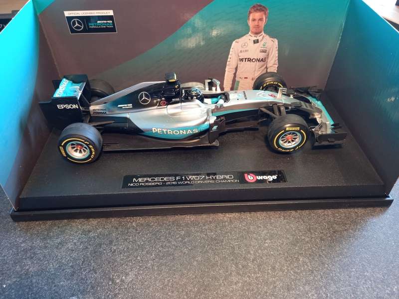 Mercedes W07 - Rosberg World Champion 2016 - Bburago 1/18