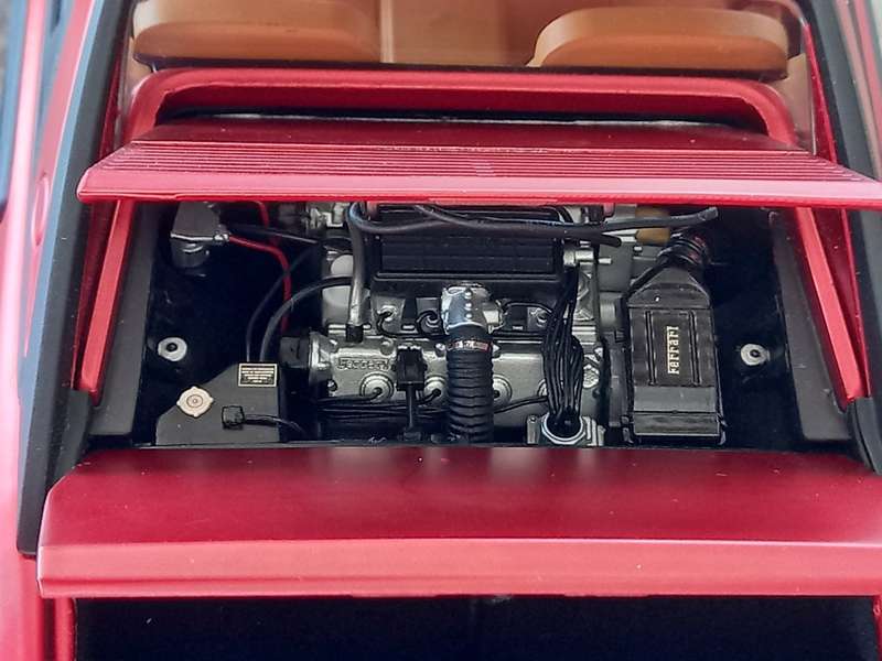 Ferrari Mondial 8 - 1981 - Limited Hotwheels Elite 1/18