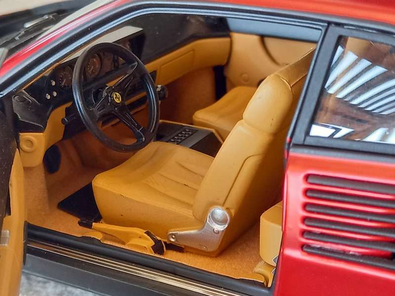Ferrari Mondial 8 - 1981 - Limited Hotwheels Elite 1/18
