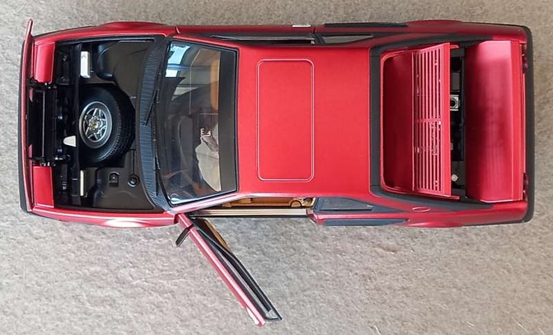 Ferrari Mondial 8 - 1981 - Limited Hotwheels Elite 1/18