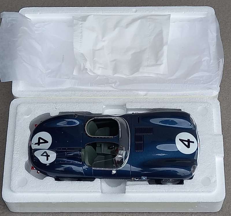 Jaguar D-type - winner Le Mans 1956 - CMR 1/18