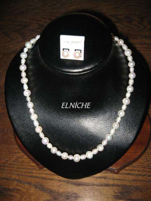 A FRESHWATER PEARLS NECKLACE & EARRING SET - WHITE ASSORTED (8-9mm)