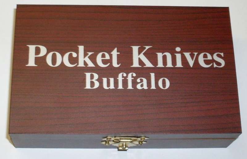 Pocket Knives Buffalo - Folding Knife in wooden box - Like new