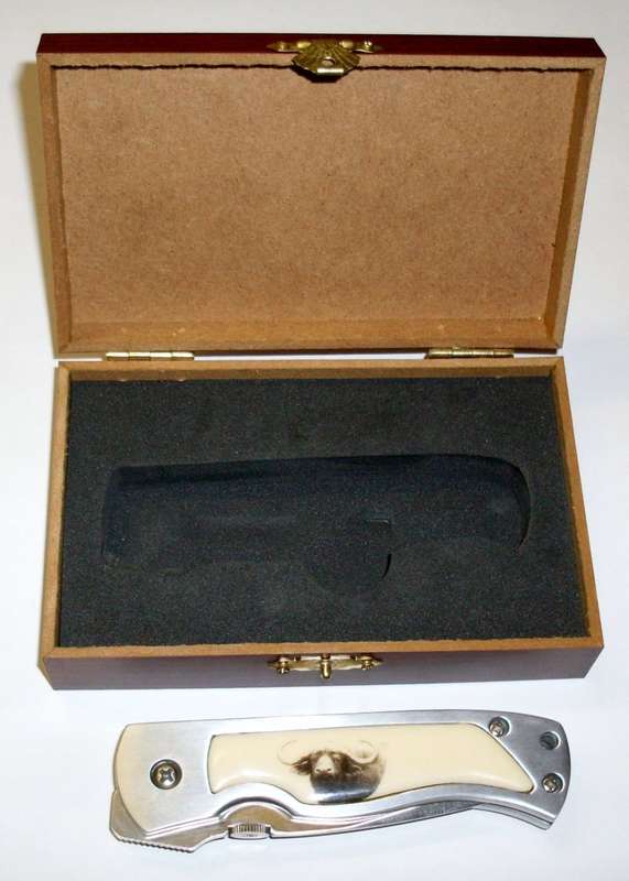 Pocket Knives Buffalo - Folding Knife in wooden box - Like new