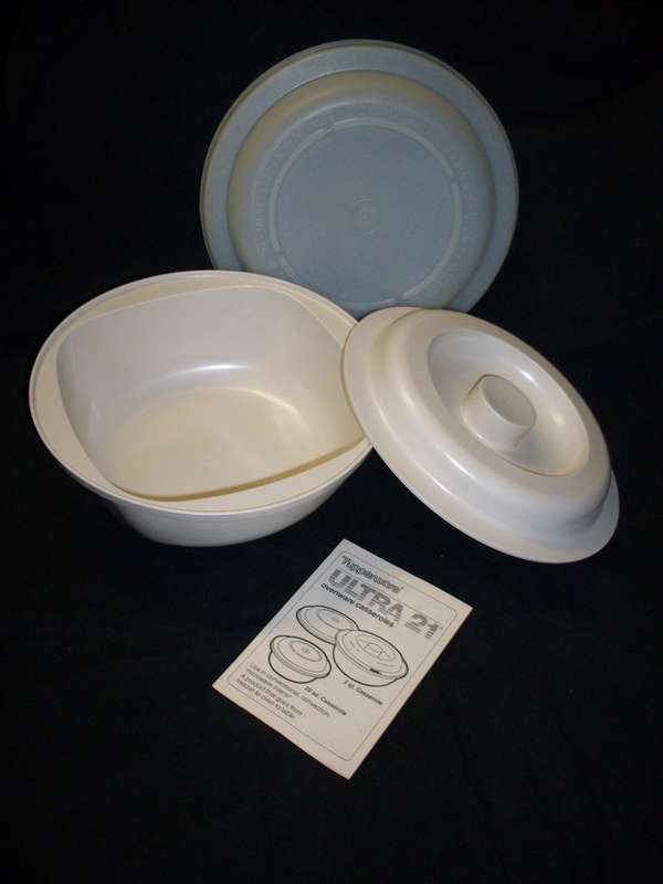 Vintage - Tupperware - ULTRA 21 Ovenware - Microwave 2qt Casserole Dish with Insrtructions